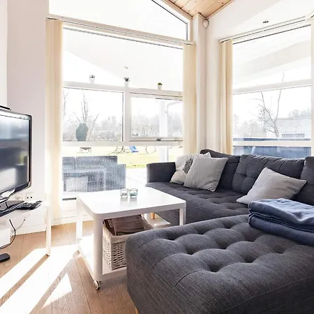 6 Person In Lokken-by Traum *