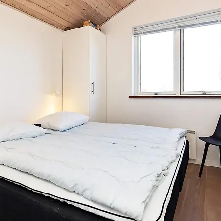 6 Person In Lokken-by Traum *